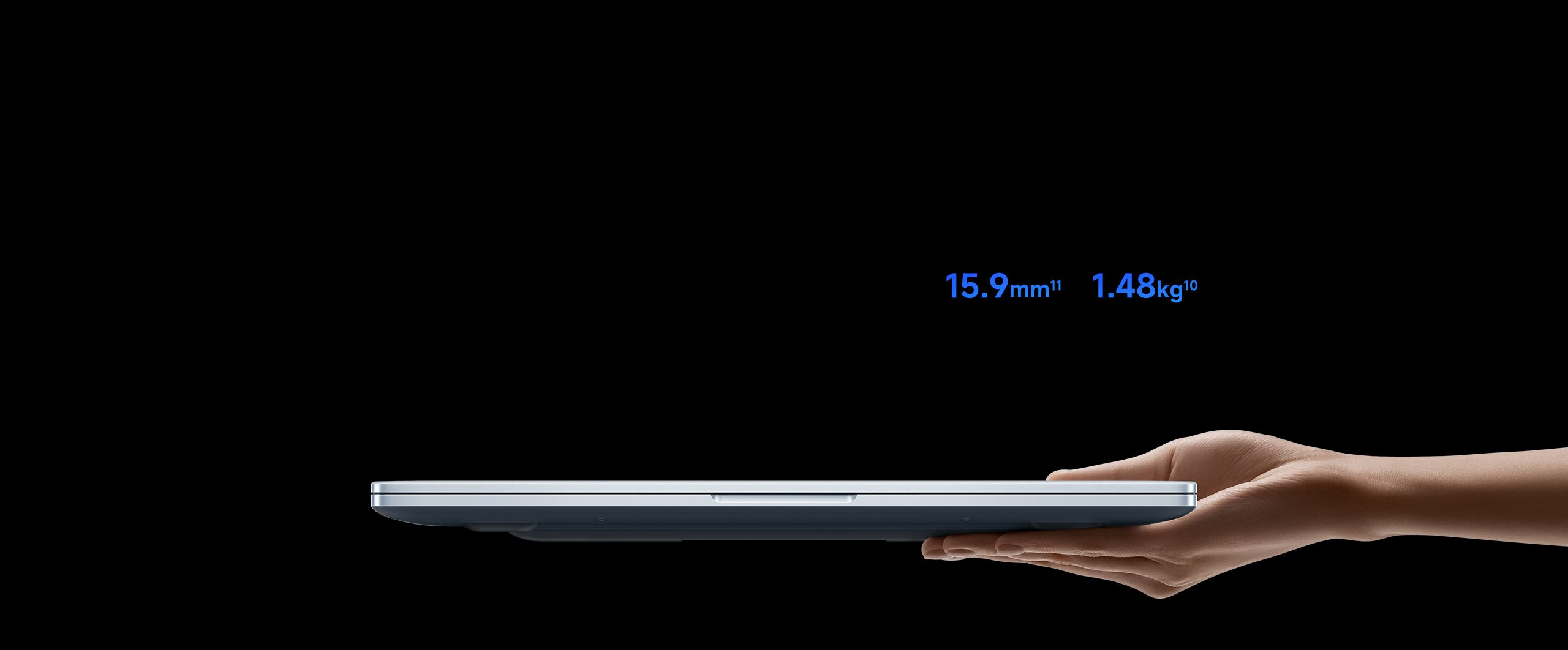 Slank profiel 15,9 mm en gewicht 1,48 kg van de Xiaomi Redmibook 14 Pro 2026 in de hand